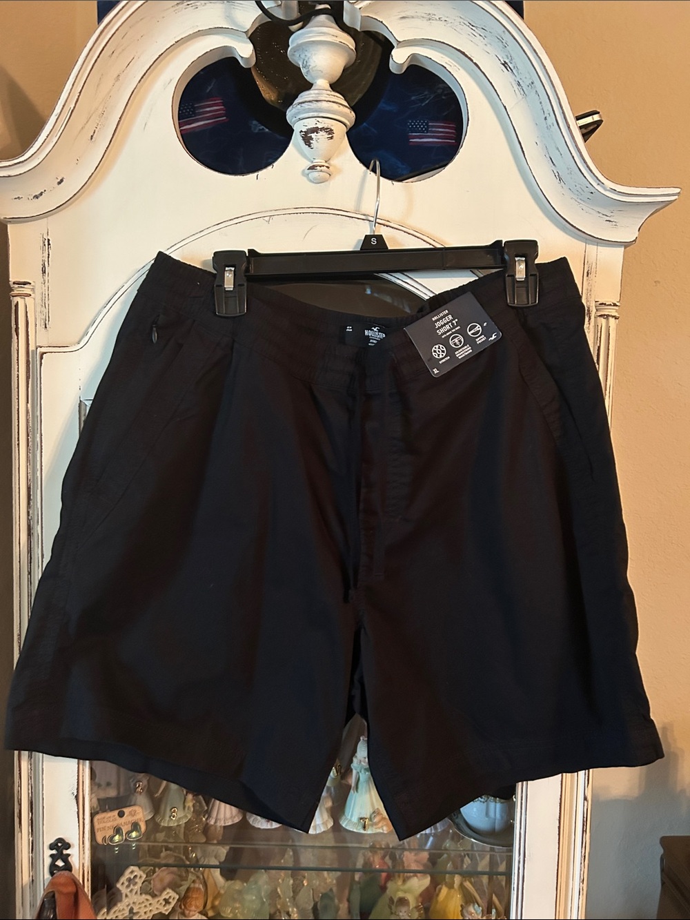 Hollister Men's Black Flat-Front Casual Shorts